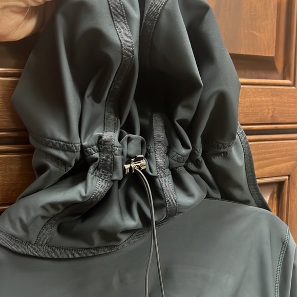 Lululemon jacket, black, SIZE 12 - Picture 10 of 13